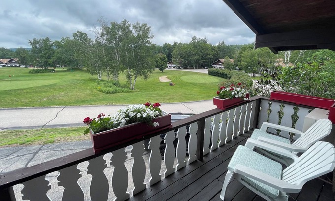 Bartlett Condo | Cozy Chalet Condo central to 3 Ski Resorts: Attitash, Wildcat, Cranmore!