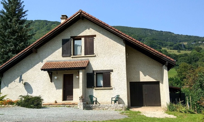 Saint-Jean-de-Vaulx Ski Chalet | Cozy Chalet Escape in the Alps
