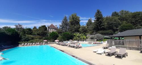 Champs-Romain Ski Chalet | Cozy Chalet Retreat in Champs-Romain