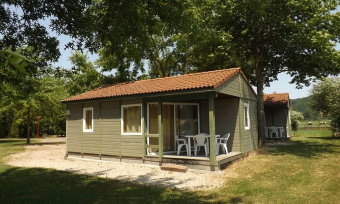 Maurs Cottage | Cozy Chalet with Heated Pool, Terrace, Near Maurs - Sleeps 4