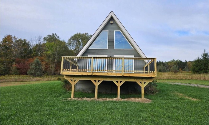 Port Crane Cabin | Cozy Charming Cabin in lovely Newark Valley with beautiful sunsets