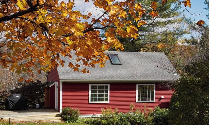 West Dover House | Cozy, charming cottage 7 mins from Mount Snow and Lake Whitingham
