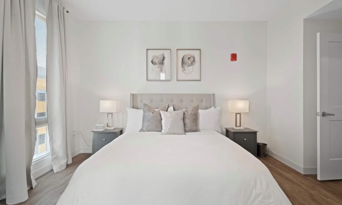 Monroe Ward Apartment | Cozy & Chic 1-Bedroom Apartment - Downtown Richmond, VA with Gym, Pool & Parking