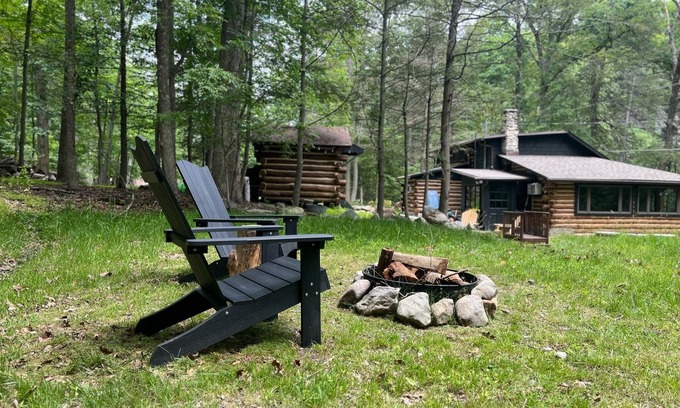 East Stroudsburg Cabin | Cozy Chic Creekside Log Cabin