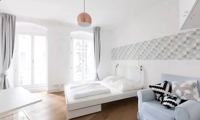 Gesundbrunnen Apartment | Cozy, Clean and ecofriendly entire apartment in Centre of Berlin-Pet friendly