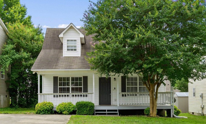 Cleveland Cottage | Cozy Cleveland Vacation Rental w/ Deck, Grill!
