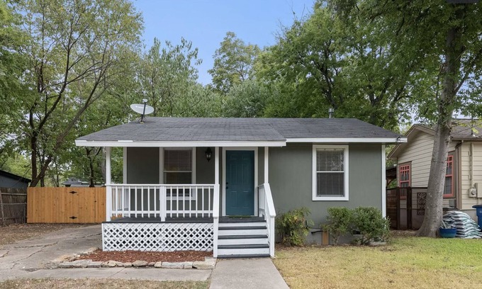 North Loop House | Cozy Co-Living + Car: Bed 4