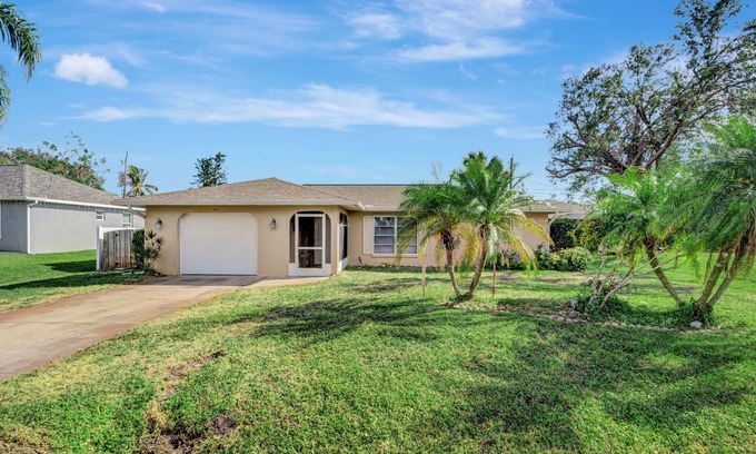 South Venice House | Cozy Coastal Cabana - 10 Minutes to beach and heated pool