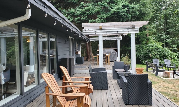 Madeira Park Cottage | Cozy Coastal Getawaty