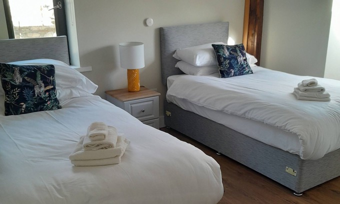 Roundwood Cottage | Cozy, comfortable cottage on an alpaca farm