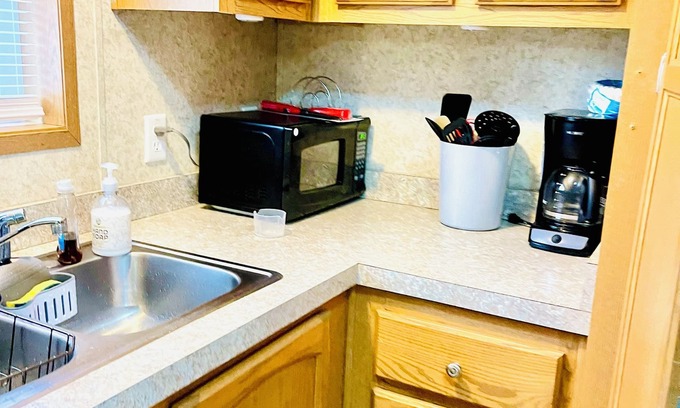 Island Falls House | COZY & COMFORTABLE MOBILE HOME IN DYER BROOK MAINE