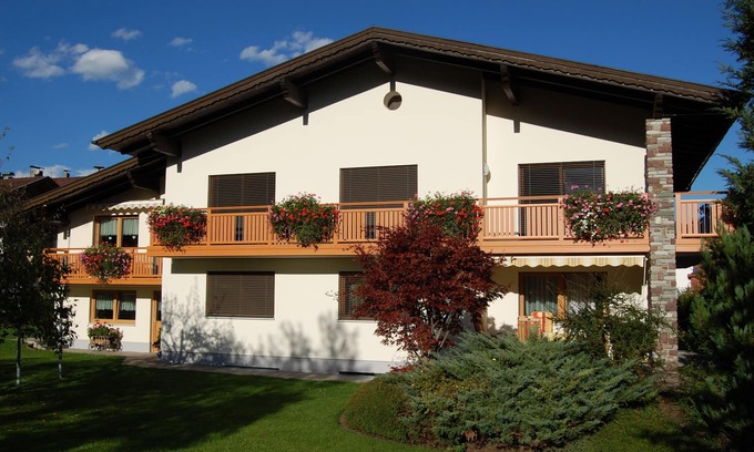 Hoefen Apartment | Cozy, comfortable vacation apartment in a quiet location with a view of the mountains