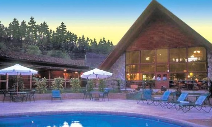 Kohls Ranch Resort | Cozy Condo at Base of Mogollon Rim w/Fireplace, WiFi & Resort Pool