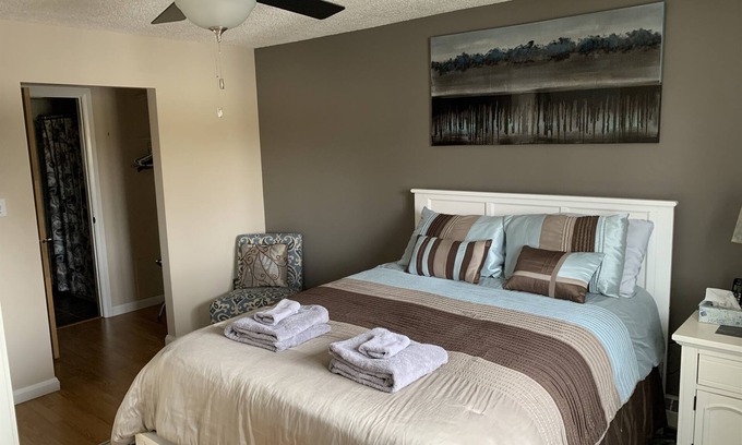 North Central Edmonton Condo | Cozy Condo close to LRT, Stadium and Expo Center.