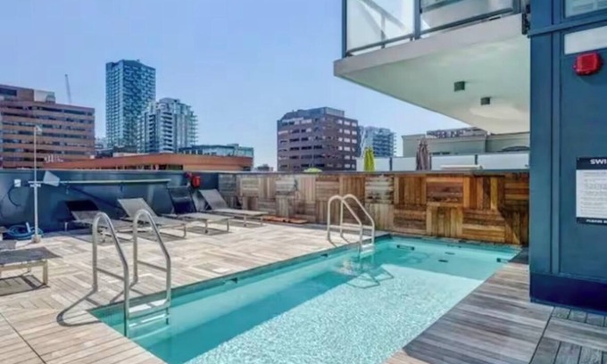 Downtown Calgary Condo | *Cozy Condo/King Bed/Pool/Gym/CityViews/Walkscore 91