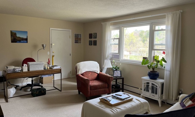 Lenox Condo | Cozy Condo, walk to town, private and bright