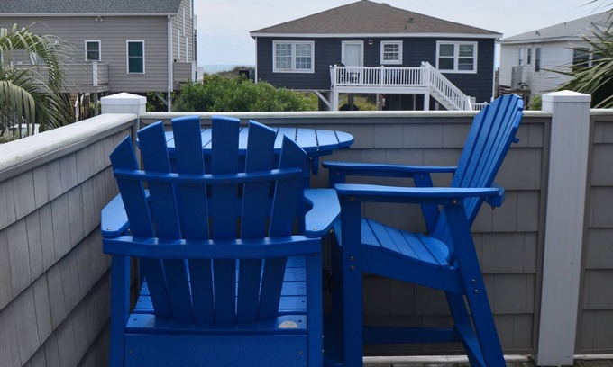 Ocean Isle Beach Condo | Cozy condo with ocean view, private beach access, 3 pools and tennis courts