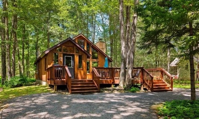 Pocono Pines House | Cozy Contemporary Perfect for Couples or Small Family Retreat
