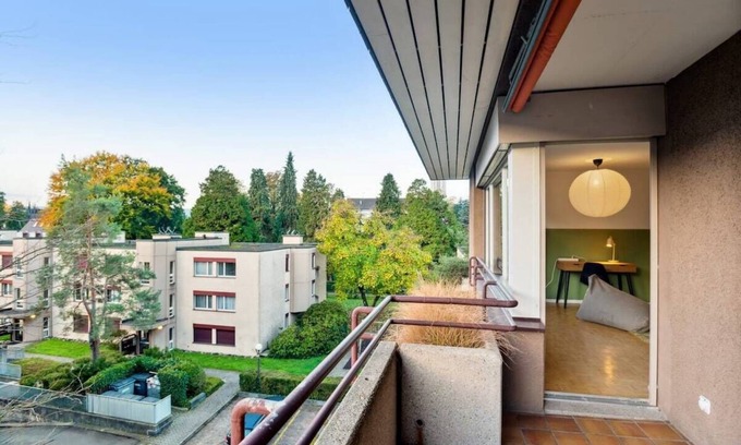 District 8 Apartment | Cozy & Convenient 2BR Apartment in Zurich