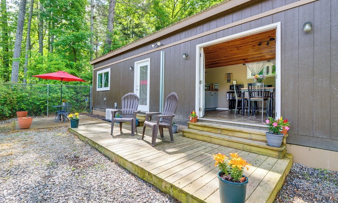 Blairsville Apartment | Cozy + Convenient Blairsville Cabin w/Deck!
