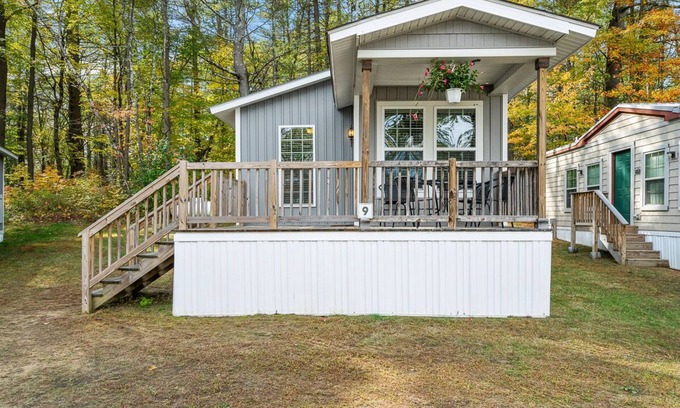 Queensbury Cottage | Cozy Cottage at Lake George Campsites!