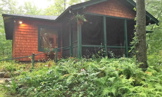 North Bangor House | Cozy Cottage Escape on 123 acres