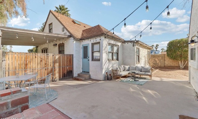 Camelback East Cottage | Cozy Cottage Guesthouse