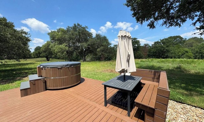 Smithville House | Cozy Cottage | Hot & Cold Tub | River Retreat
