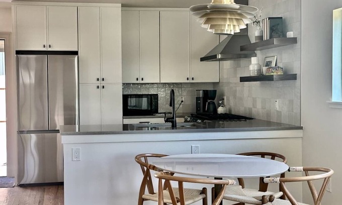 North Loop House | Cozy cottage in Central Austin for the whole family