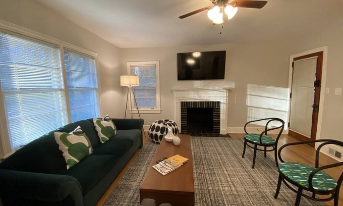 Roswell House | Cozy cottage in Historic Roswell just blocks from Canton Street!