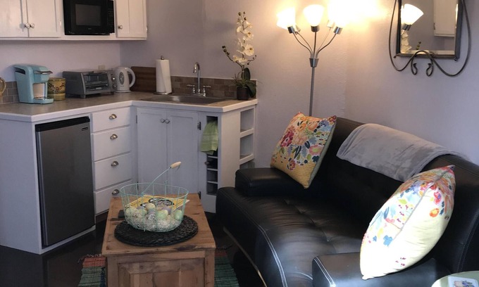 Santa Rosa Cottage | Cozy Cottage In Sonoma Wine Country - Robin's Nest and Garden -Longterm 30 days+