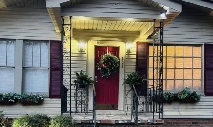 Belden Cottage | Cozy Cottage in the country, Pet Friendly. 2.8 mil from Tupelo Furniture Market