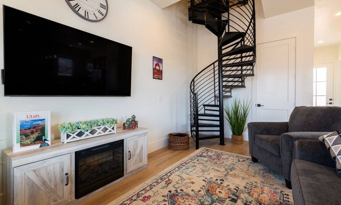 Richfield House | Cozy Cottage Inn sets in the heart of ATV trails and 3 National Parks.