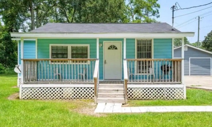 Theodore House | Cozy Cottage near Dauphin Island!