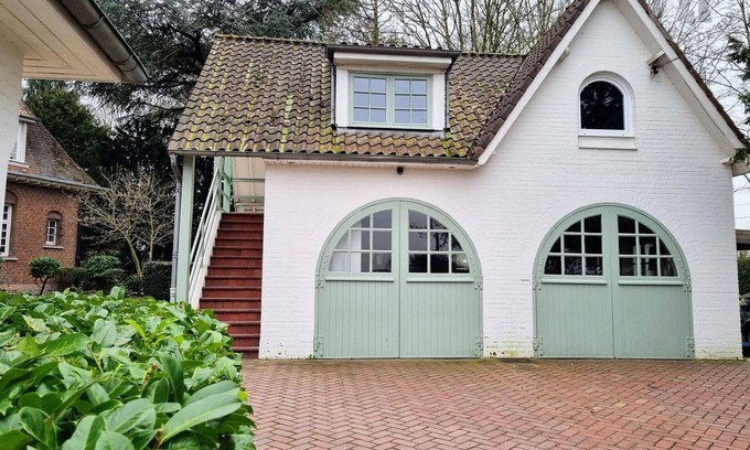 Linselles Cottage | Cozy Cottage Near Lille: WiFi, Kitchen, Terrace, Garden, Shopping & Cultural Sites Nearby