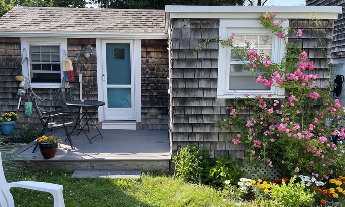 Rockport Cottage | Cozy Cottage Old Fashioned Charm