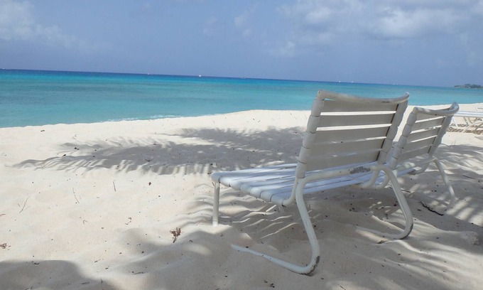 Seven Mile Beach Cottage | Cozy Cottage on Cemetery Beach-away from the crowds-Amazing beach & snorkeling!