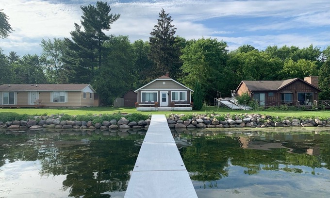 McFarland Cottage | Cozy Cottage on Lake Kegonsa