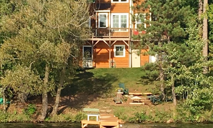 Hatley Cottage | Cozy Cottage on Pike Lake