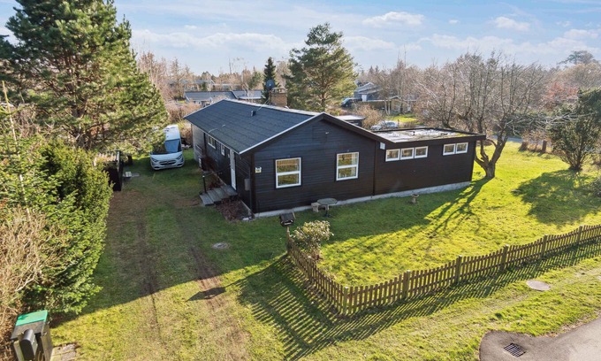 Smidstrup Strand House | Cozy cottage only 500 m from the sea