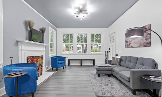 Eau Claire House | Cozy Cottage-Surrounded by Nature.6Spaces, sleeps 4 & has WiFi, AC, DW & WD