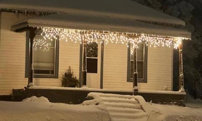 Wessington Springs Cottage | Cozy Cottage just right for your visit to Wess Springs, sleeps 4