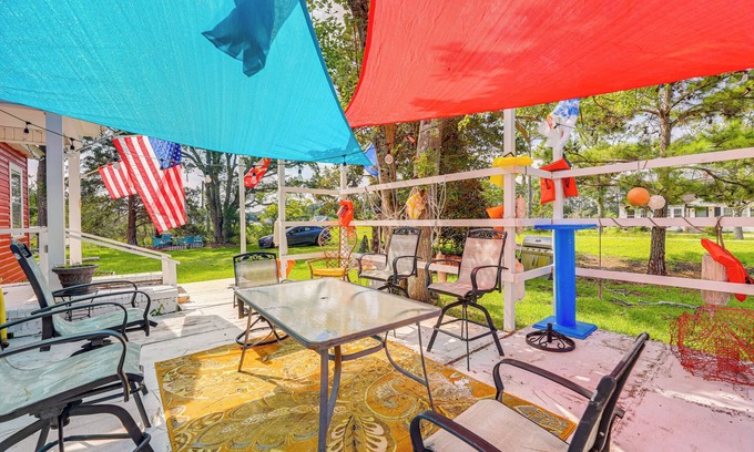 Beaufort Cottage | Cozy Cottage w/Deck, 9 Mi to Downtown Beaufort!