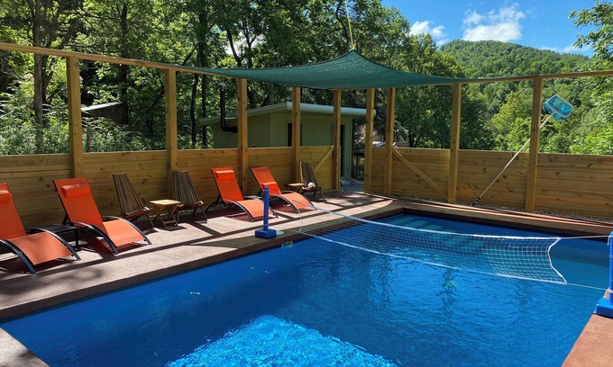 Lovingston Cottage | Cozy cottage with PRIVATE hot tub and year round pool.