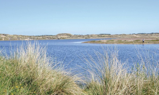 Grærup Strand House | Cozy cottage with thatched roof and situated on an uneven dune plot in Grærup Strand.