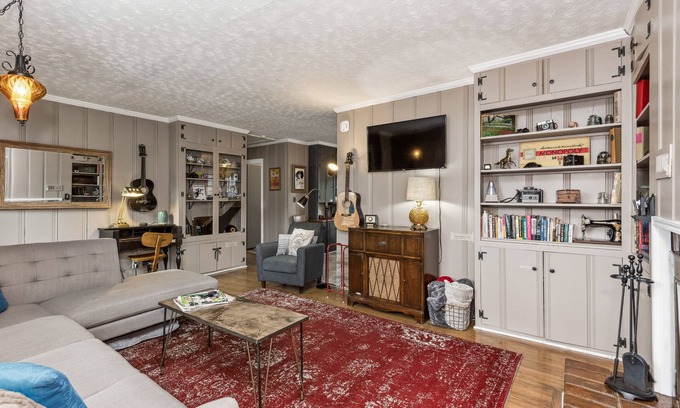 Donelson House | COZY COTTAGE with thoughtful touches close to the AIRPORT, DOWNTOWN, & OPRY