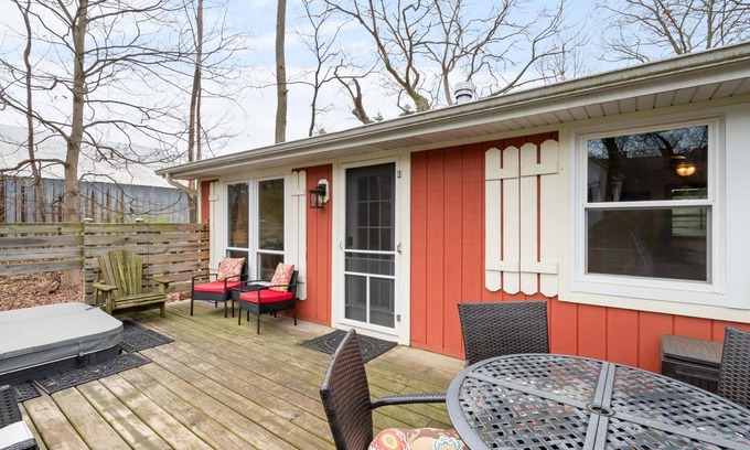 Saugatuck Villa | "Cozy Cottages" Red Cottage Hot tub/Town!