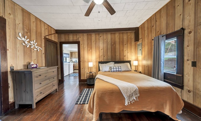 Mount Vernon Cottage | Cozy Country Cottage