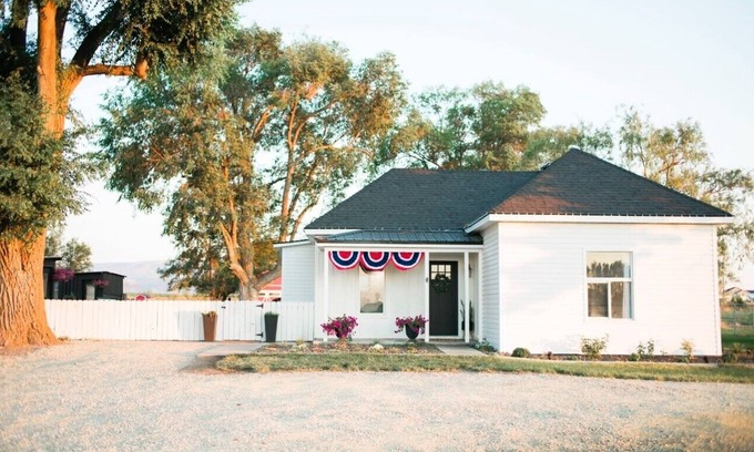 Burley Other | Cozy Country Farmhouse