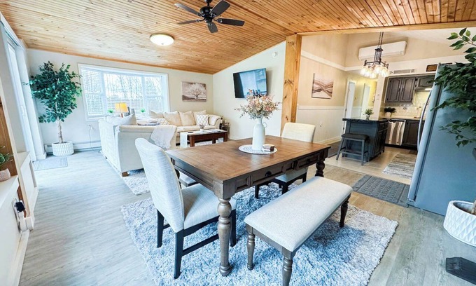 Etna House | Cozy Country Home 7 Min to Cornell Peaceful Private Retreat